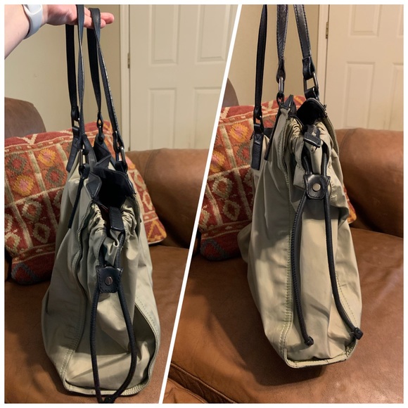 **SOLD** Burberry Buckleigh Nylon black Tote purse - Picture 4 of 16